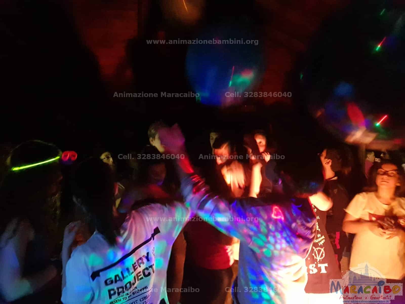 Feste per adolescenti ragazzi teenagers animazione dj musica karaoke intrattenimento